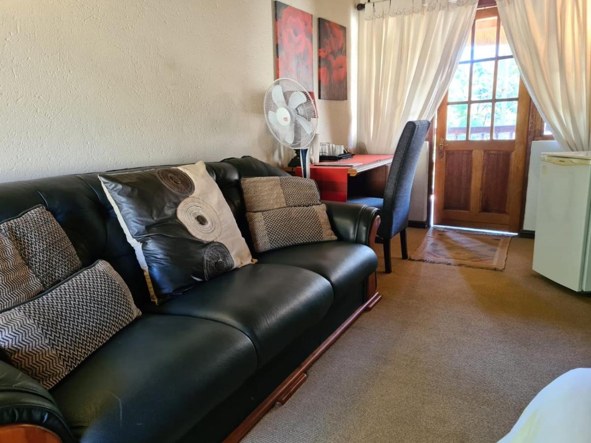 Khaya Africa Guesthouse Midrand Buitenkant foto