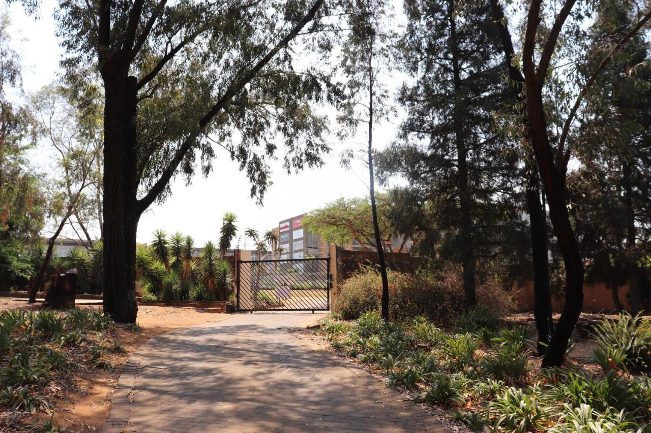 Khaya Africa Guesthouse Midrand Buitenkant foto