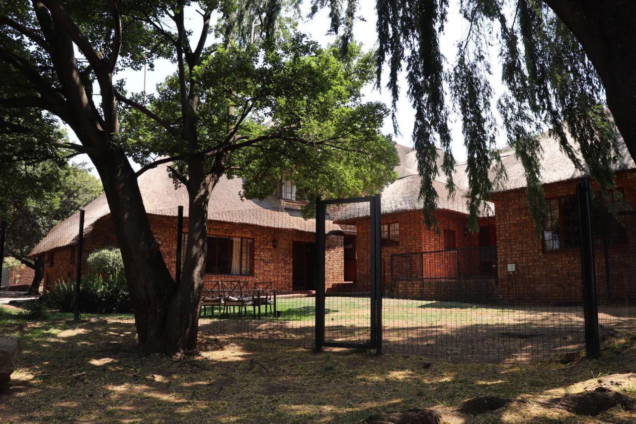 Khaya Africa Guesthouse Midrand Buitenkant foto