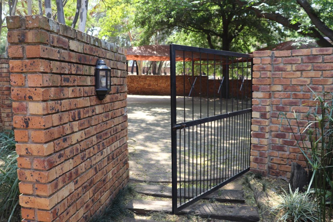 Khaya Africa Guesthouse Midrand Buitenkant foto