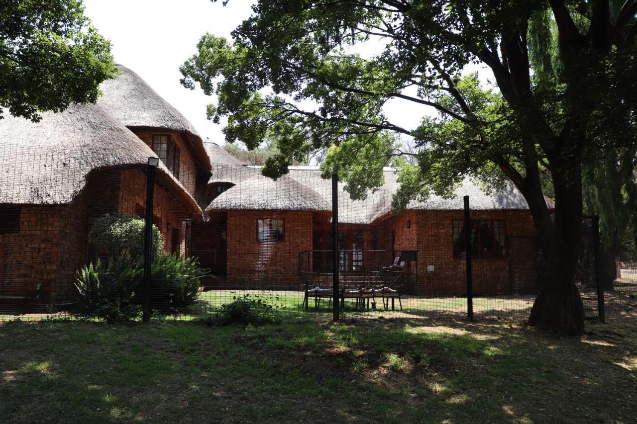 Khaya Africa Guesthouse Midrand Buitenkant foto